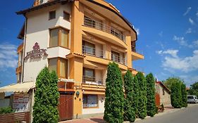 Семеен Хотел Илиевата Къща